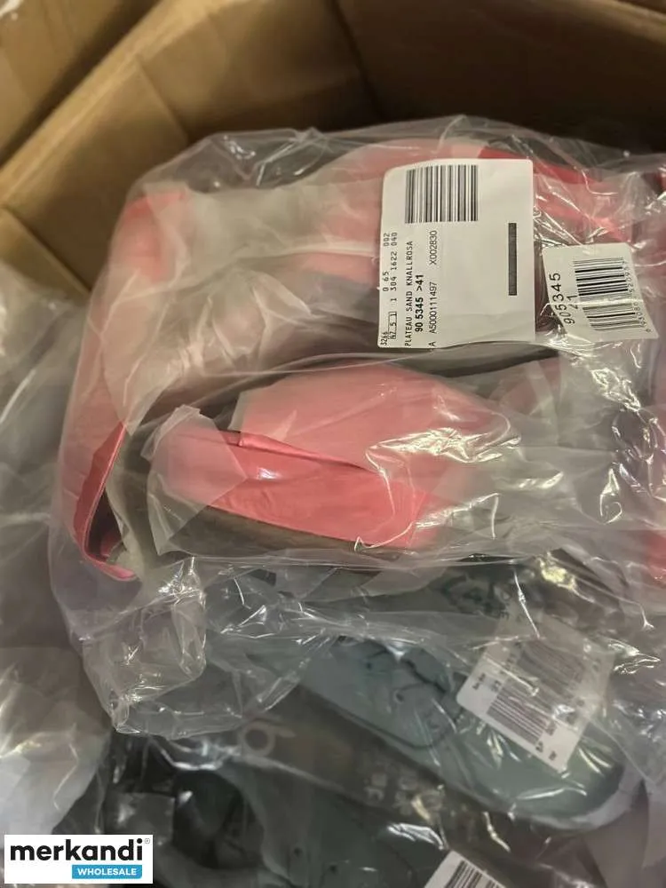 4 € el par en un conjunto de zapatos con variedad de modelos y tallas, paleta de stock restante, que incluye cartón mixto, zapat