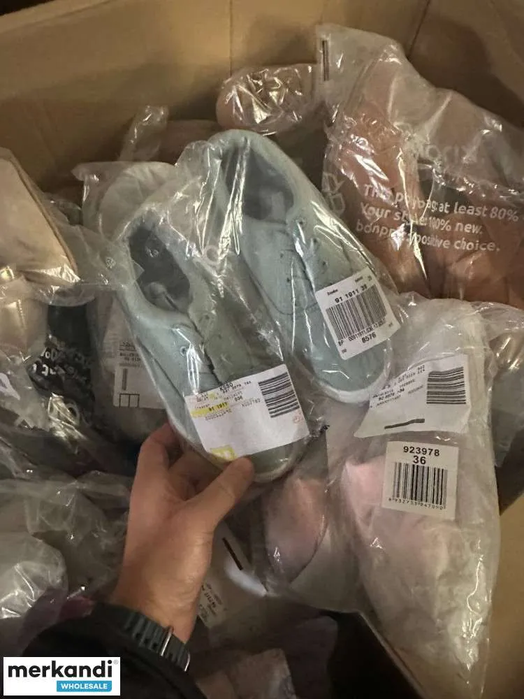 4 € por par en un conjunto de zapatos con variedad de modelos y tallas, palet de stock restante, que incluye cartón mixto, zapat
