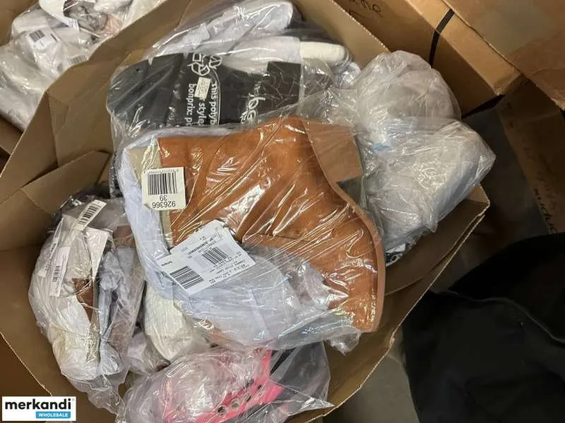 4 € por par en una elegante mezcla de zapatos con una amplia gama de modelos y tamaños, que incluyen liquidación, A Ware, Mix Ca
