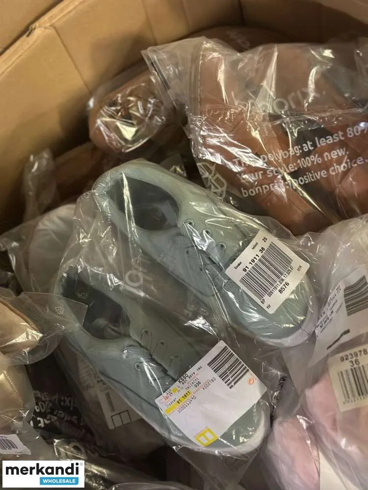 4 € por par en una mezcla de zapatos que incluye diferentes modelos y tallas, incluidos zapatos de hombre, caja mixta, mercancía
