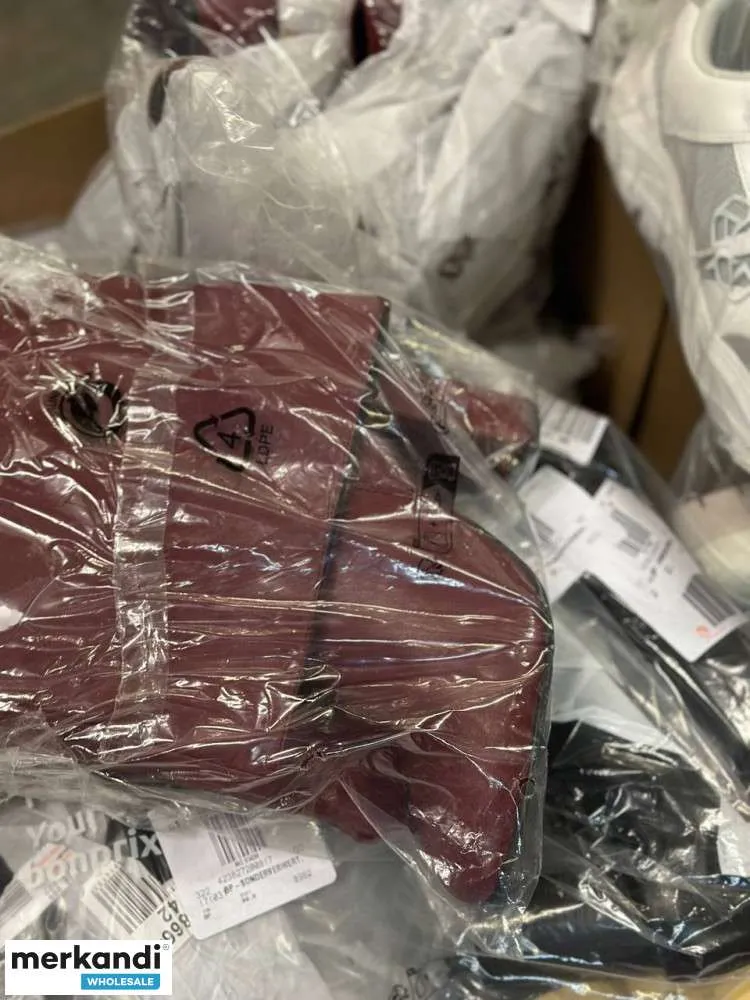4 € por par en una mezcla de zapatos que incluye diferentes modelos y tallas, incluidos zapatos de hombre, caja mixta, mercancía