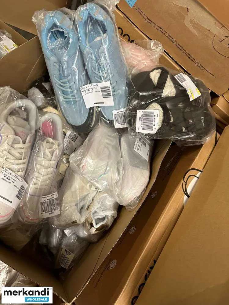 4 € por par en una mezcla de zapatos, una mercancía que incluye diferentes modelos y tallas, incluyendo zapatos de hombre, palet