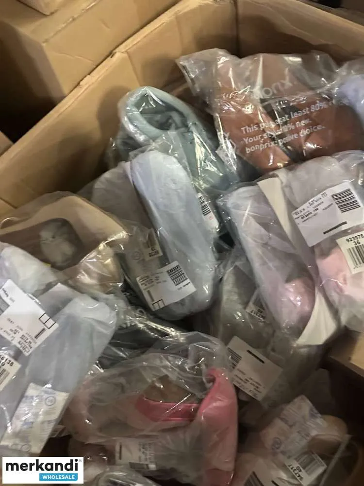 4 € por par en una mezcla de zapatos, una mercancía que incluye diferentes modelos y tallas, incluyendo zapatos de hombre, palet