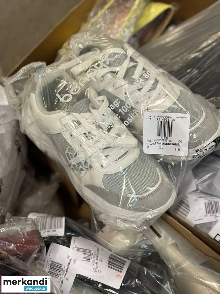 4 € por par en una mezcla de zapatos, una mercancía que incluye diferentes modelos y tallas, incluyendo zapatos de hombre, palet