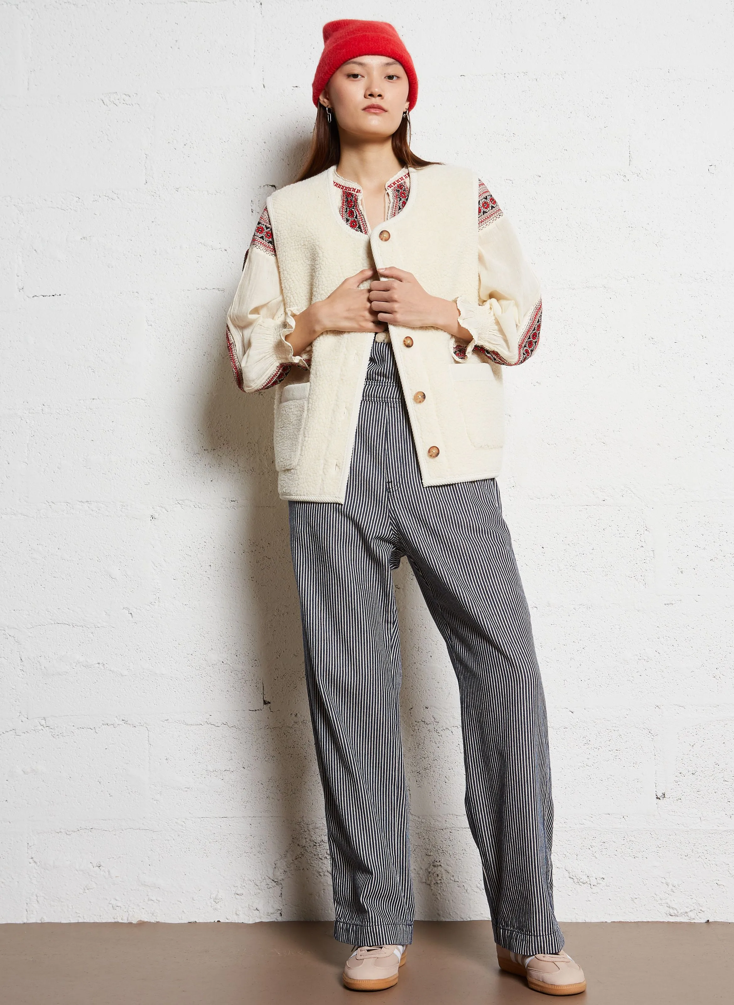 BARNEY  CHAQUETA DE CUELLO REDONDO REVERSIBLE DE SHERPA. EN BEIGE