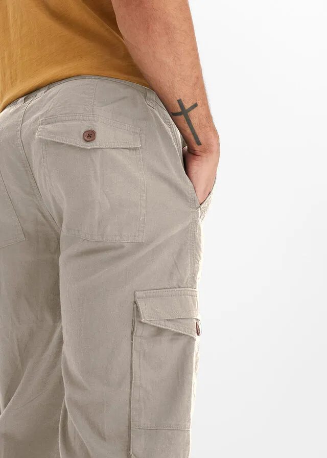 Bermudas largas tipo cargo con lino masilla