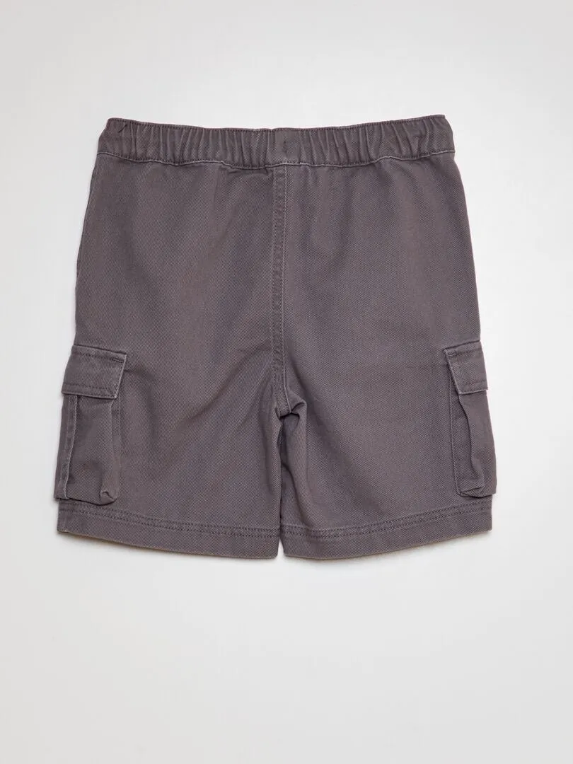 BERMUDAS RECTAS CON BOLSILLOS EN LOS LATERALES  GRIS