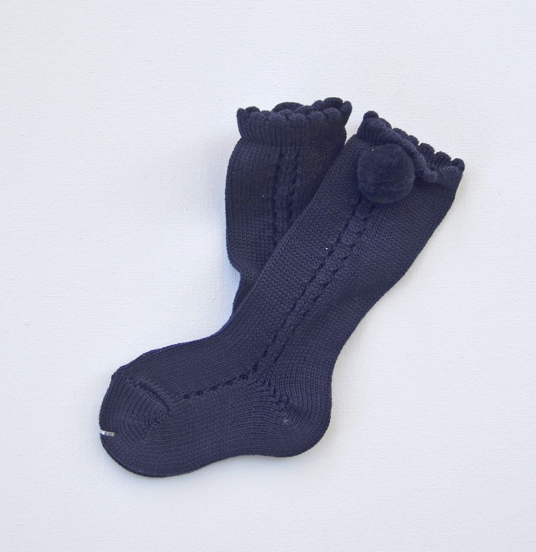 CALCETIN ALTO CALADO CON POMPóN. UNISEX. VARIOS COLORES. PV