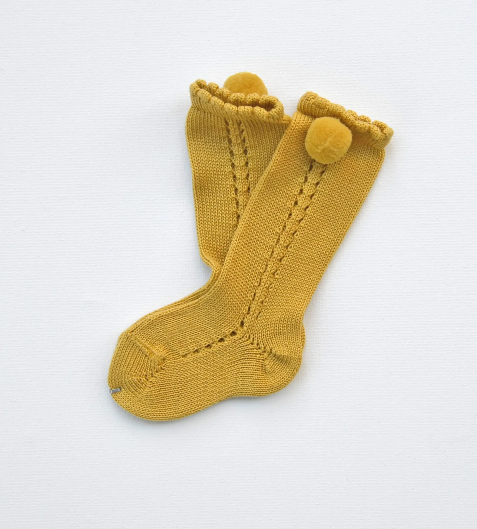 CALCETIN ALTO CALADO CON POMPóN. UNISEX. VARIOS COLORES. PV