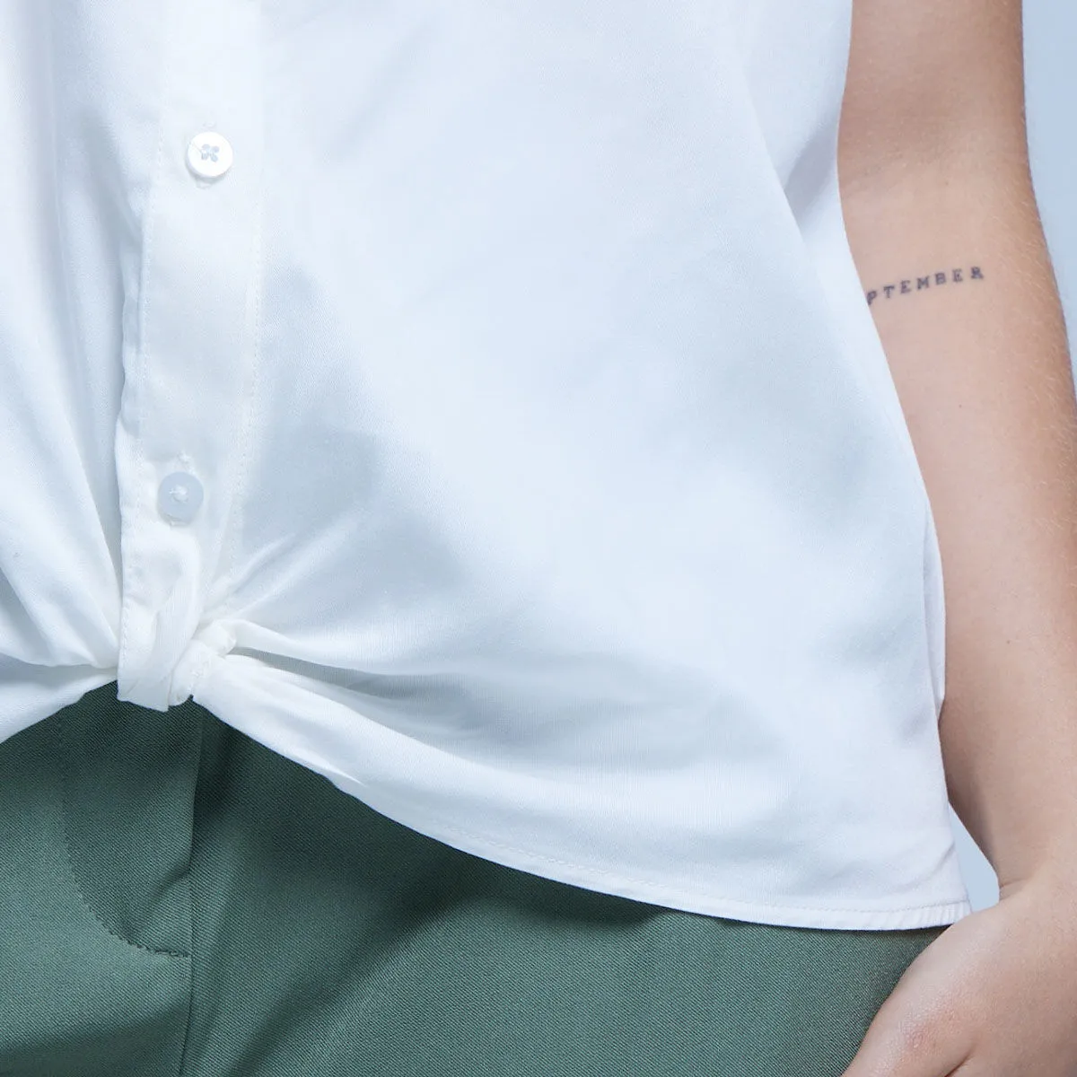 Camisa con Anudado