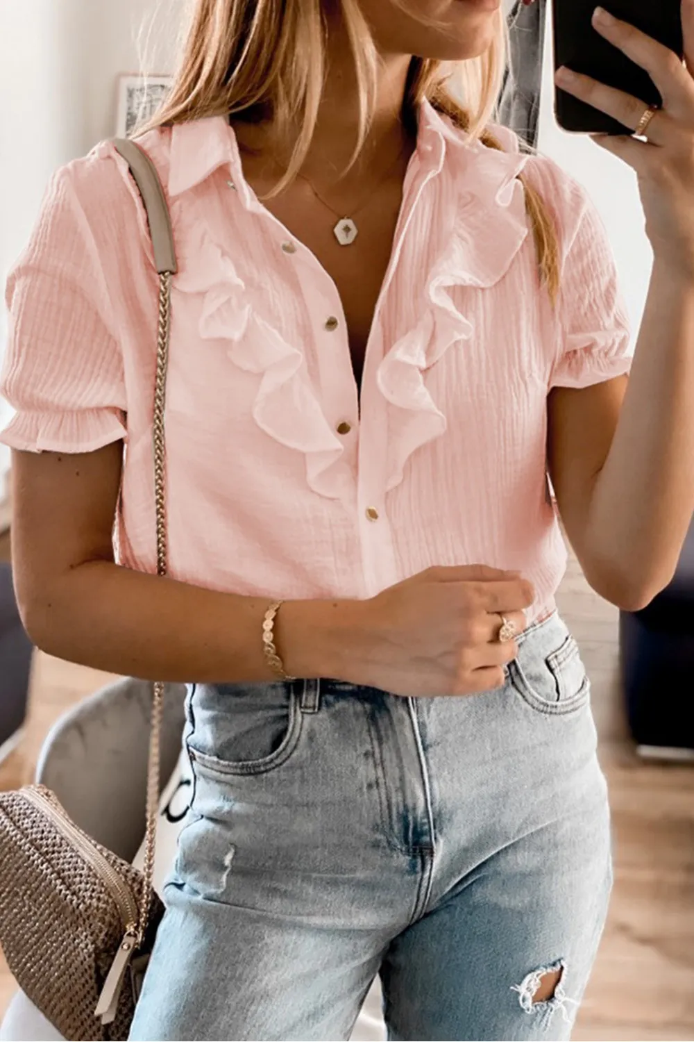 Camisa con volantes rosa