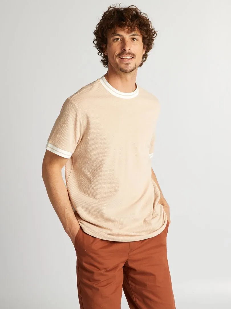 CAMISETA CON TEXTURA Y RIBETES EN CONTRASTE  BEIGE