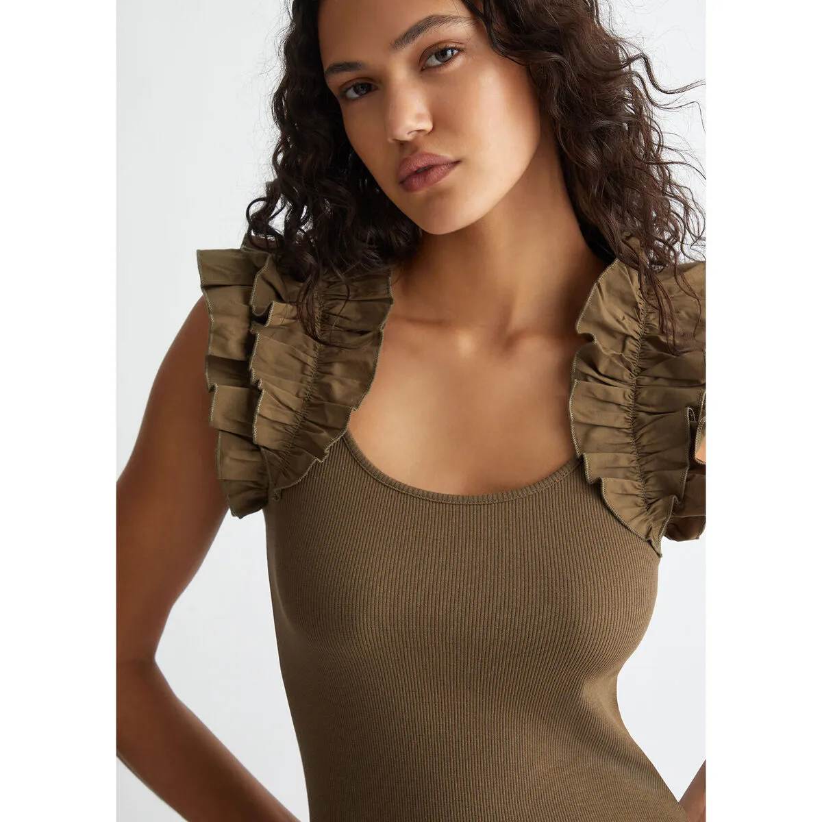 Camiseta con volantes