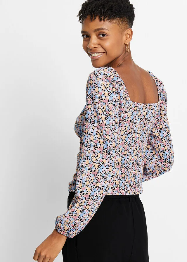 CAMISETA ESTAMPADA CON FRUNCIDO ROSA BRILLANTENEGRO CON FLORES
