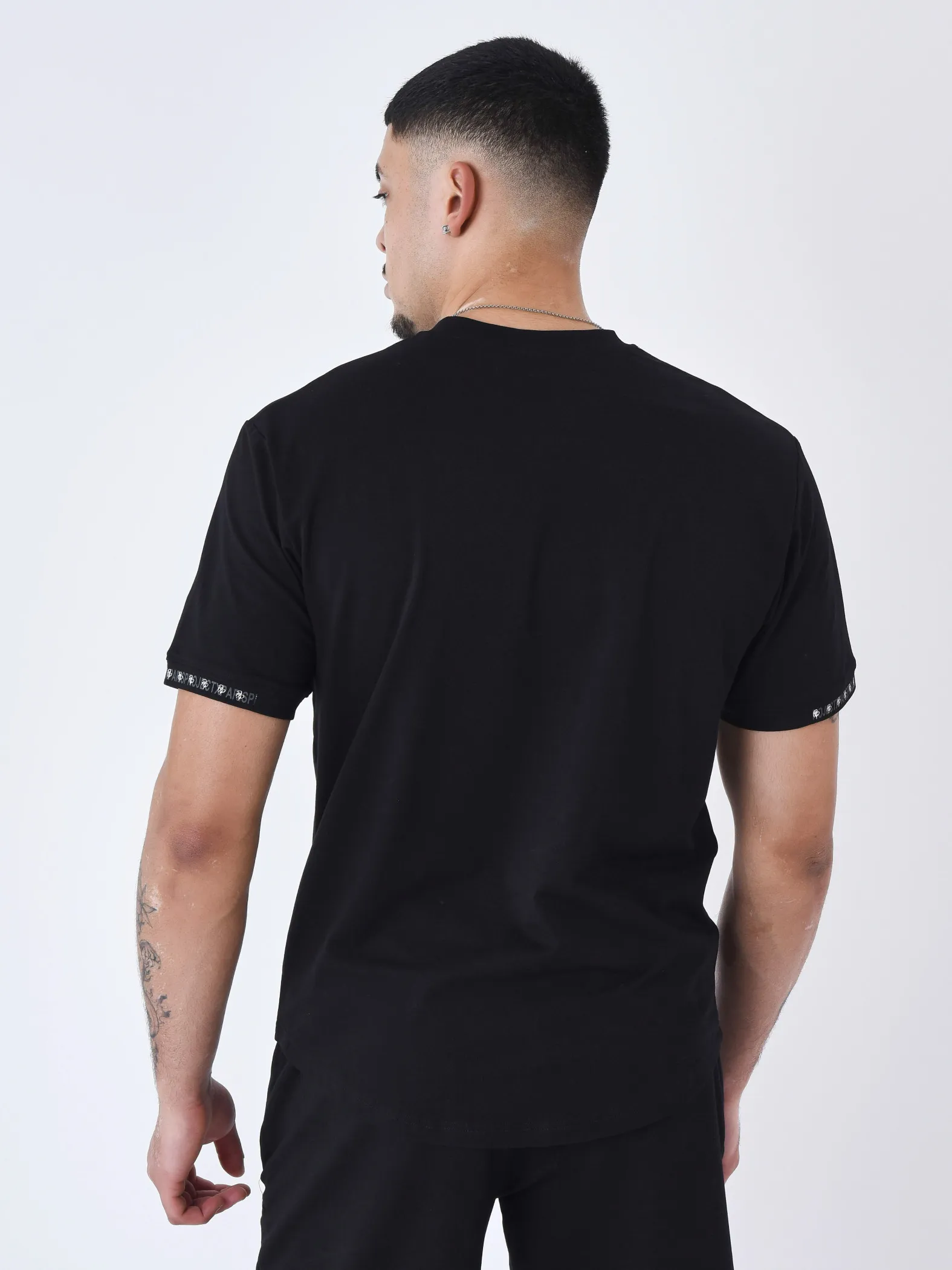 Camiseta lisa con banda con logotipo