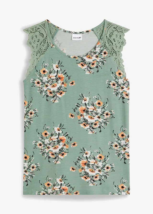 Camiseta verde con flores