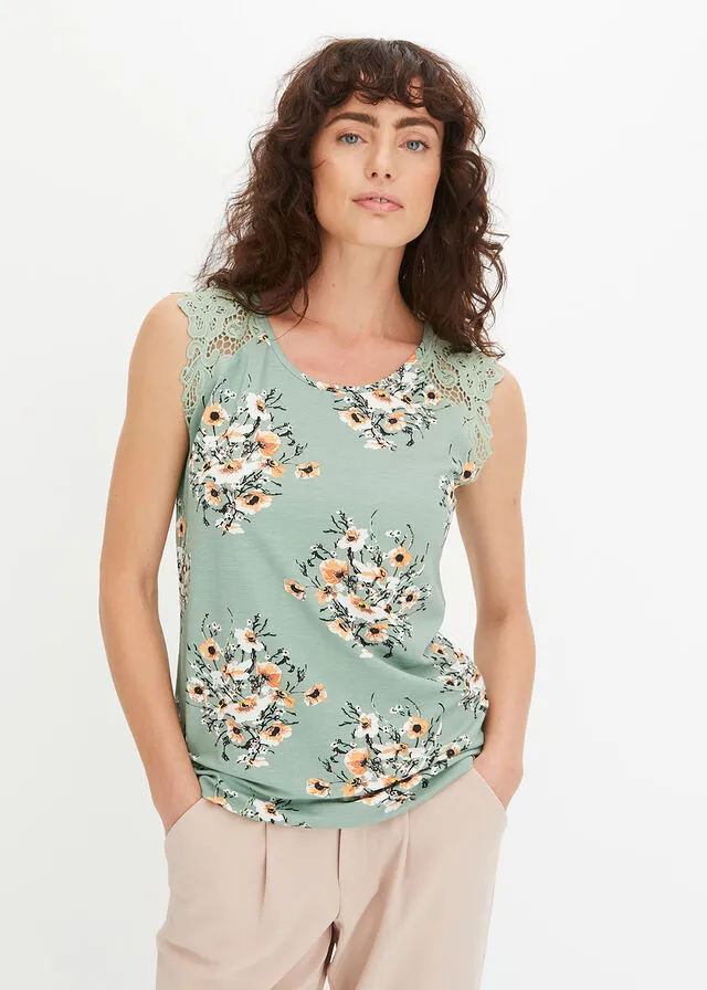 Camiseta verde con flores