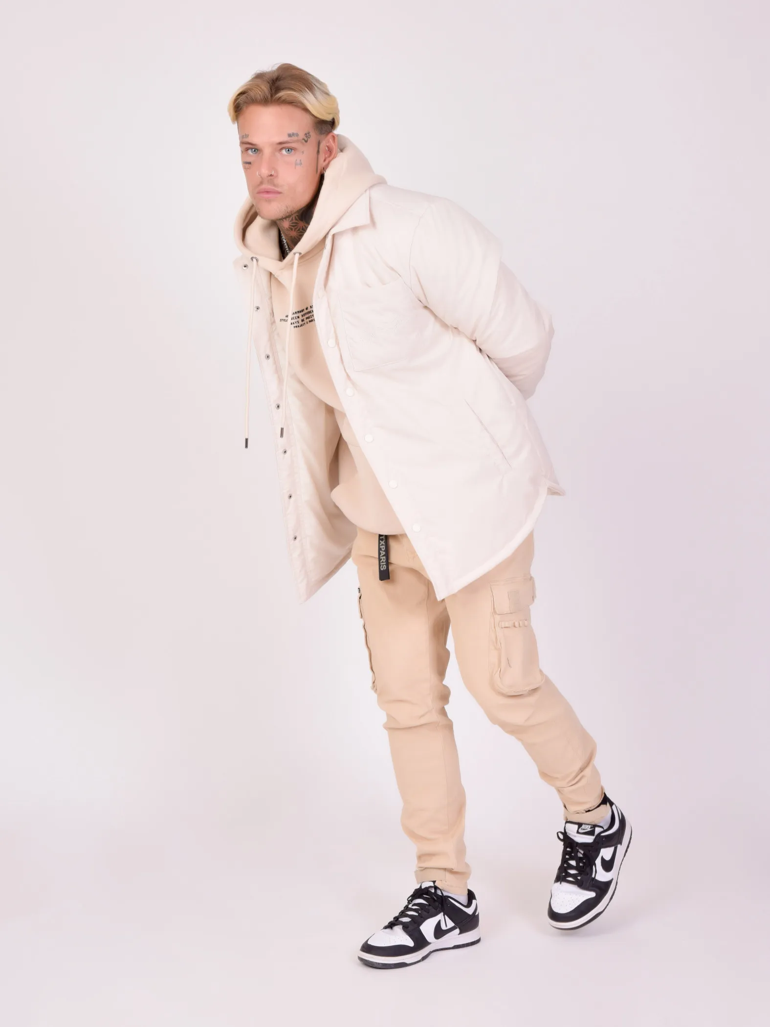 Chaqueta básica con bolsillos