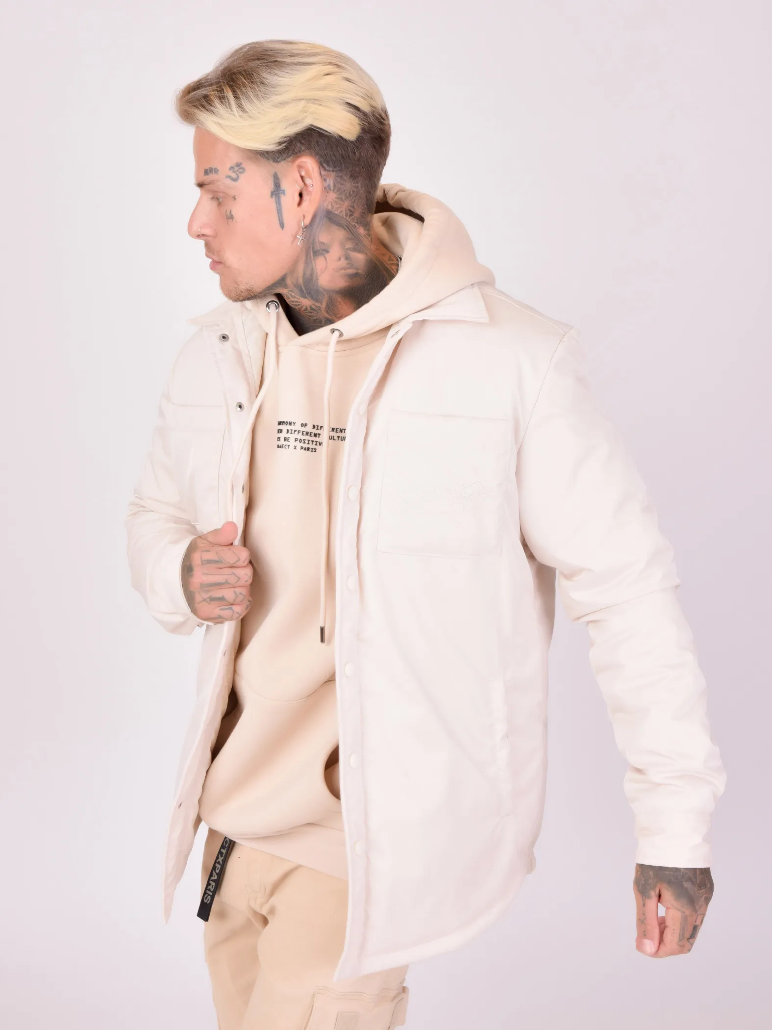 Chaqueta básica con bolsillos
