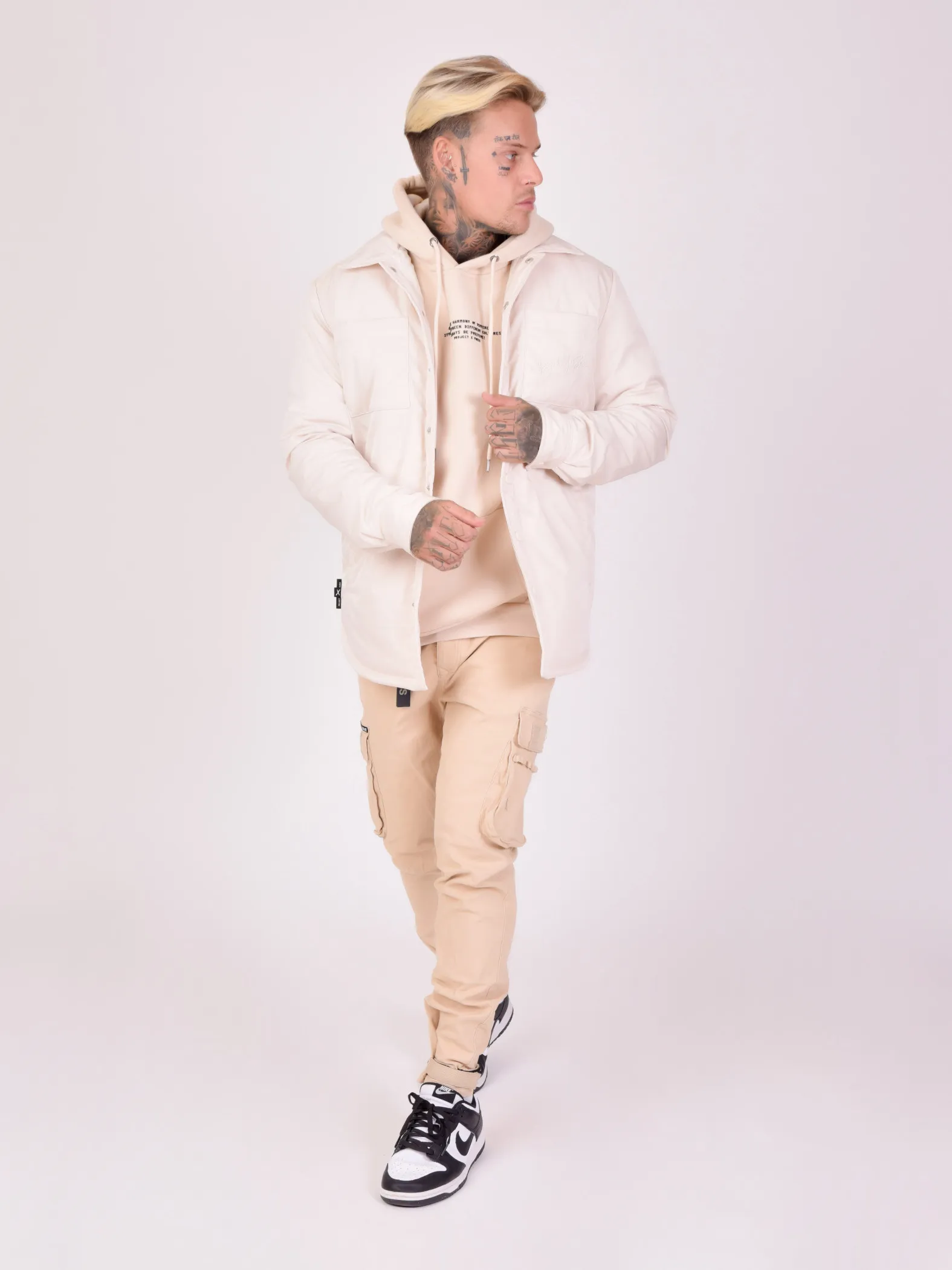 Chaqueta básica con bolsillos