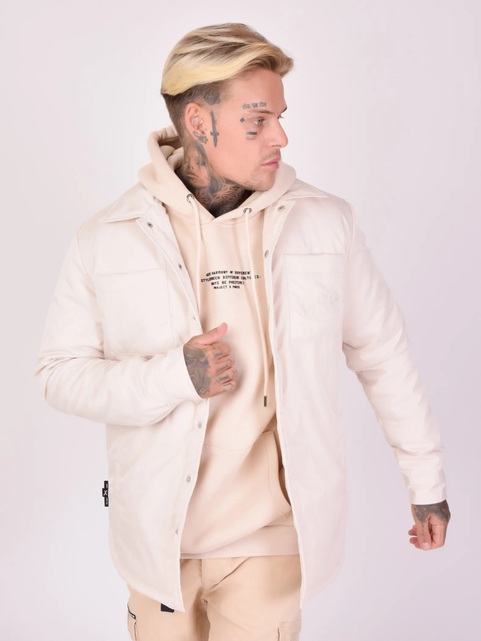 Chaqueta básica con bolsillos
