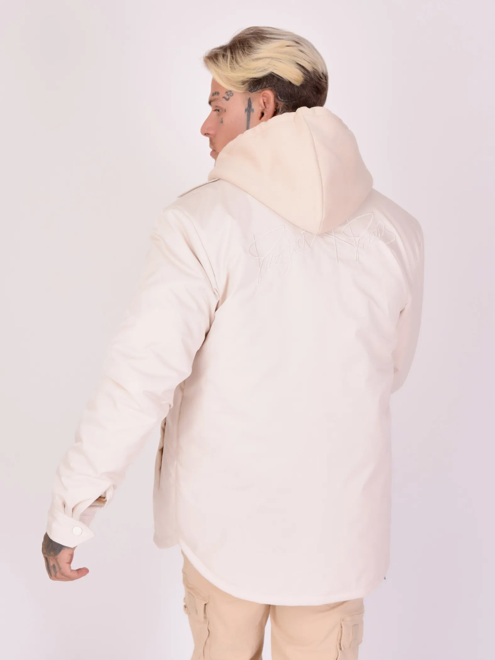 Chaqueta básica con bolsillos