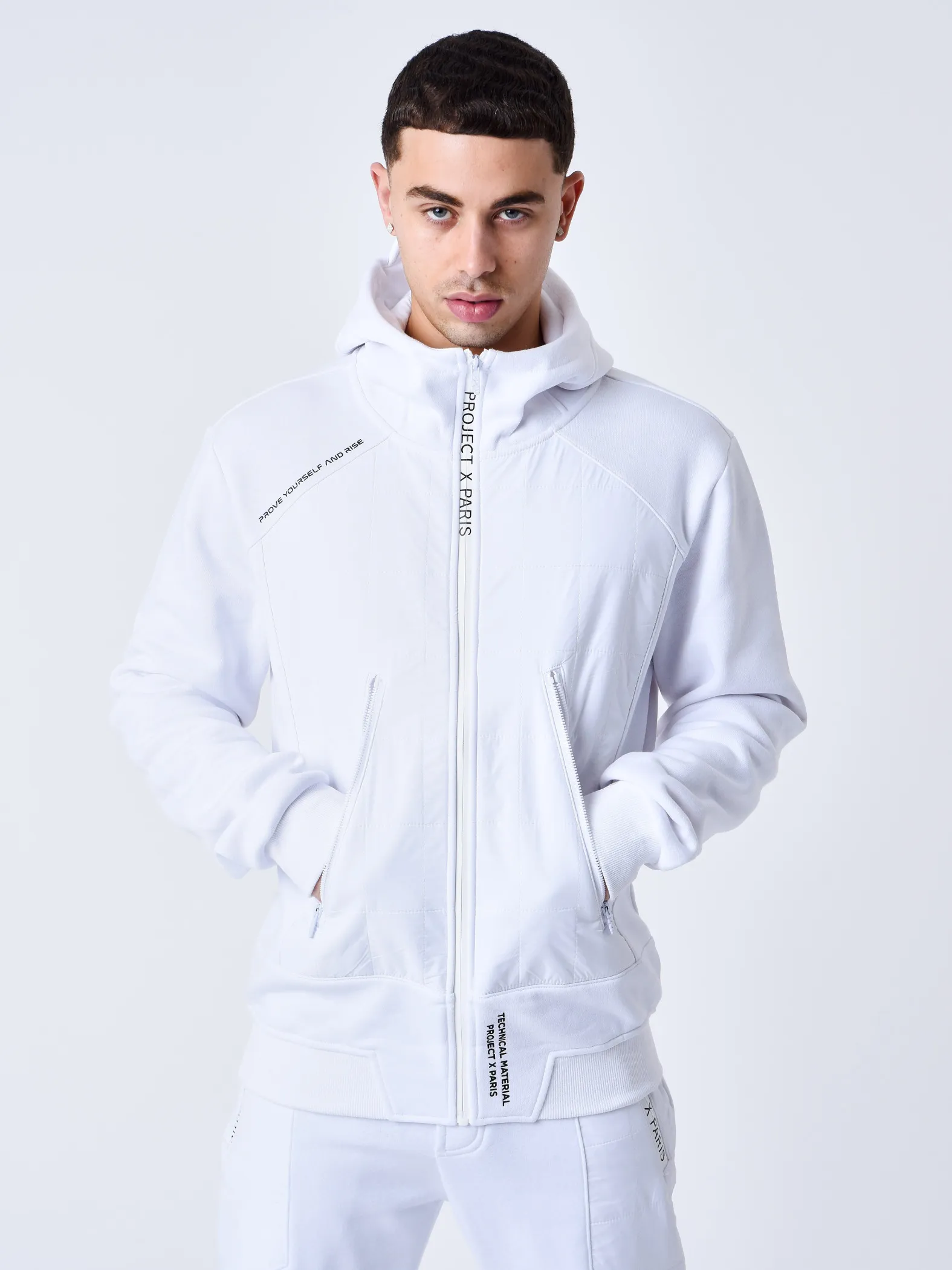Chaqueta con canesú acolchado
