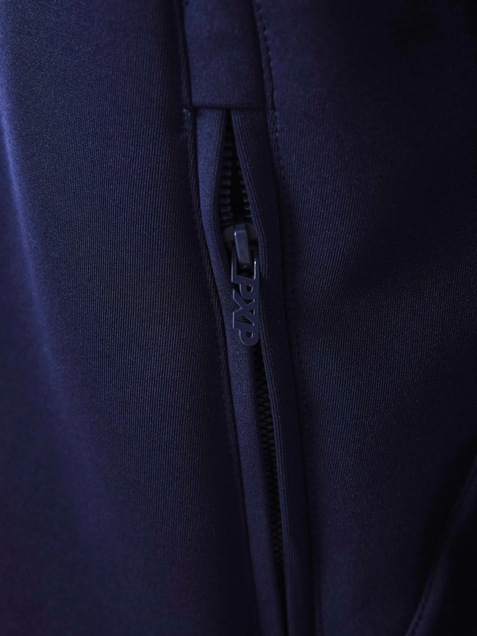 Chaqueta con capucha Techwear