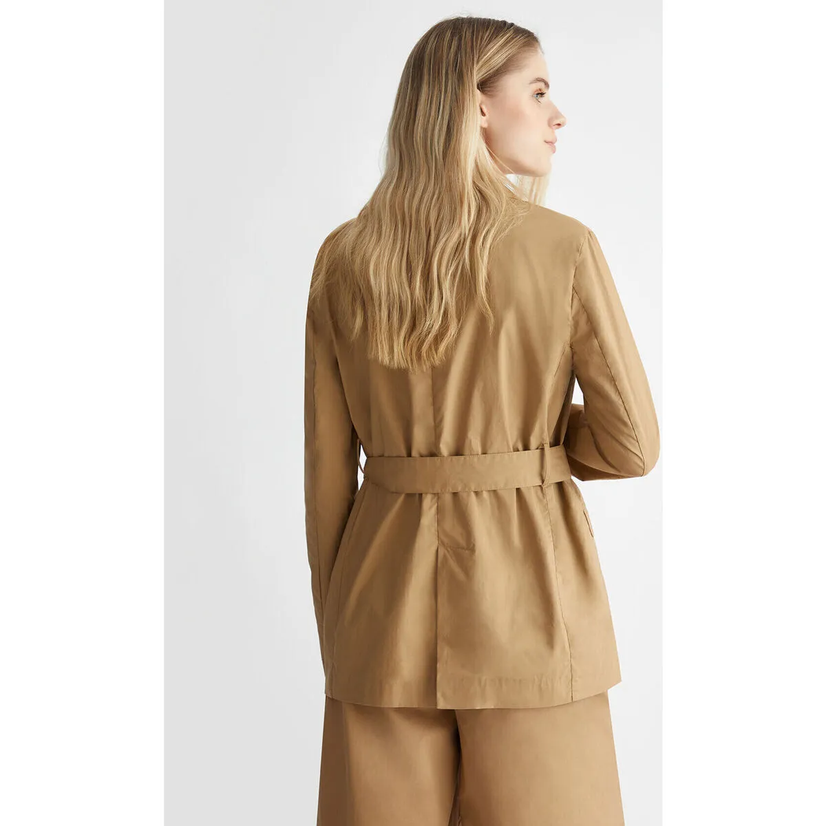 Chaqueta con cinturón