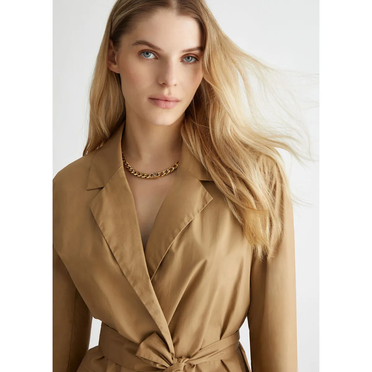 Chaqueta con cinturón