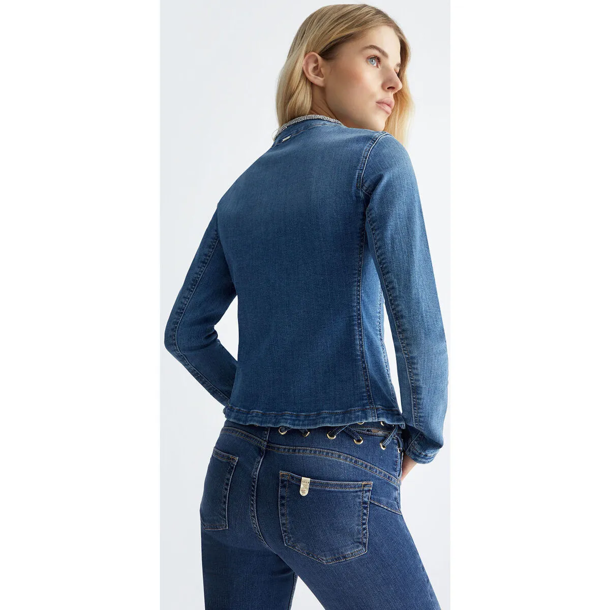 Chaqueta vaquera con strass
