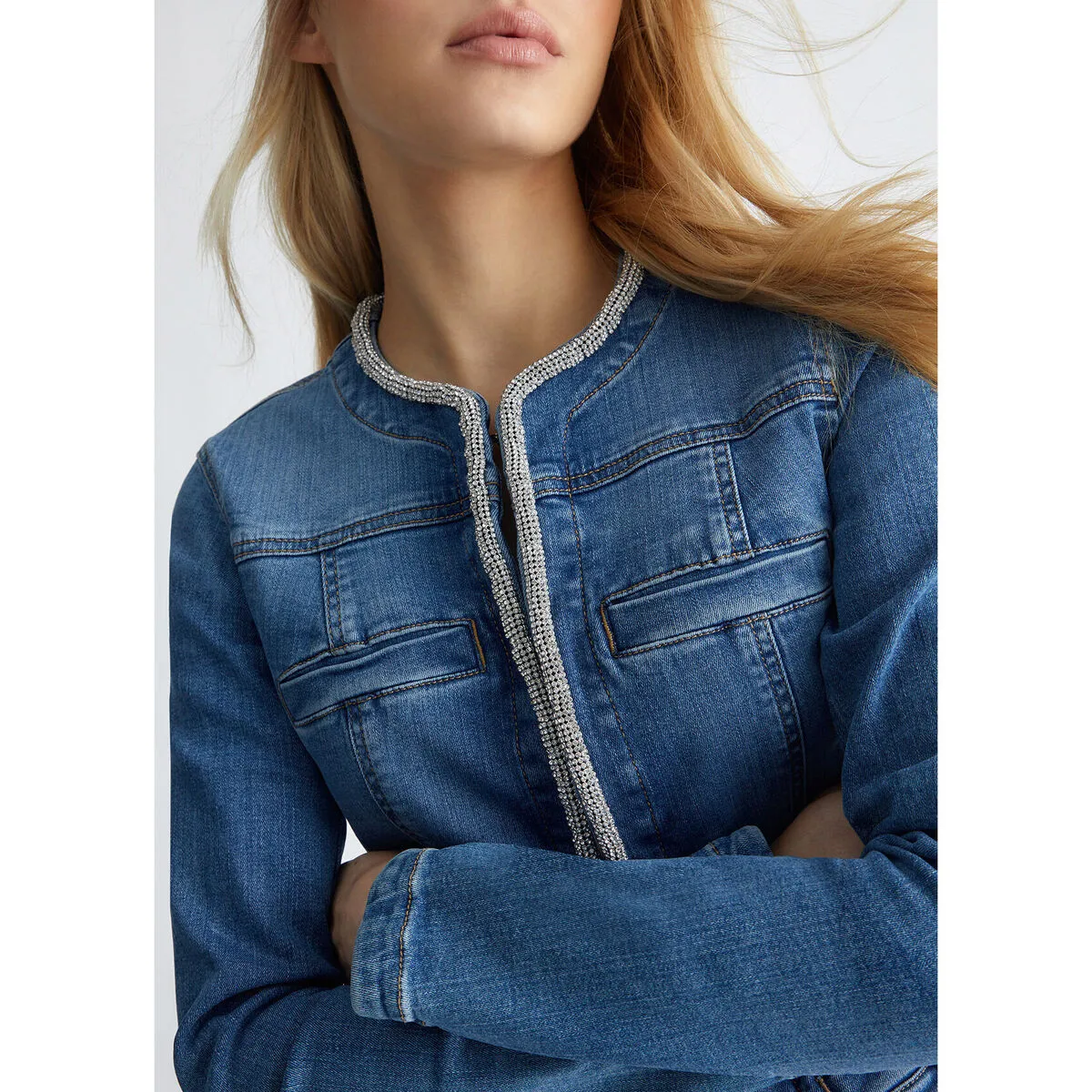 Chaqueta vaquera con strass