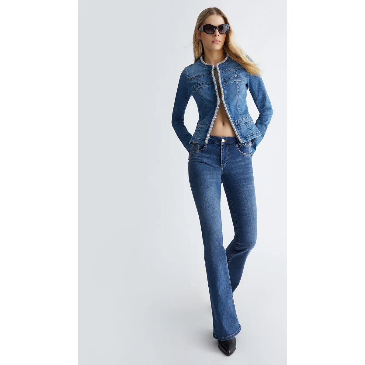 Chaqueta vaquera con strass