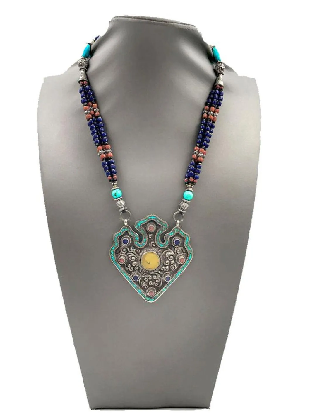 COLLARES PLATA CORTOS CON PRECIOSO MEDALLON NEPAL ARTESANAL