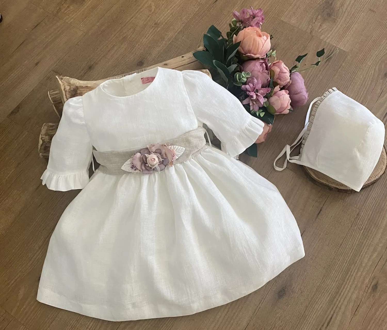 Conjunto bebé niña. Vestido y capota. Tres colores