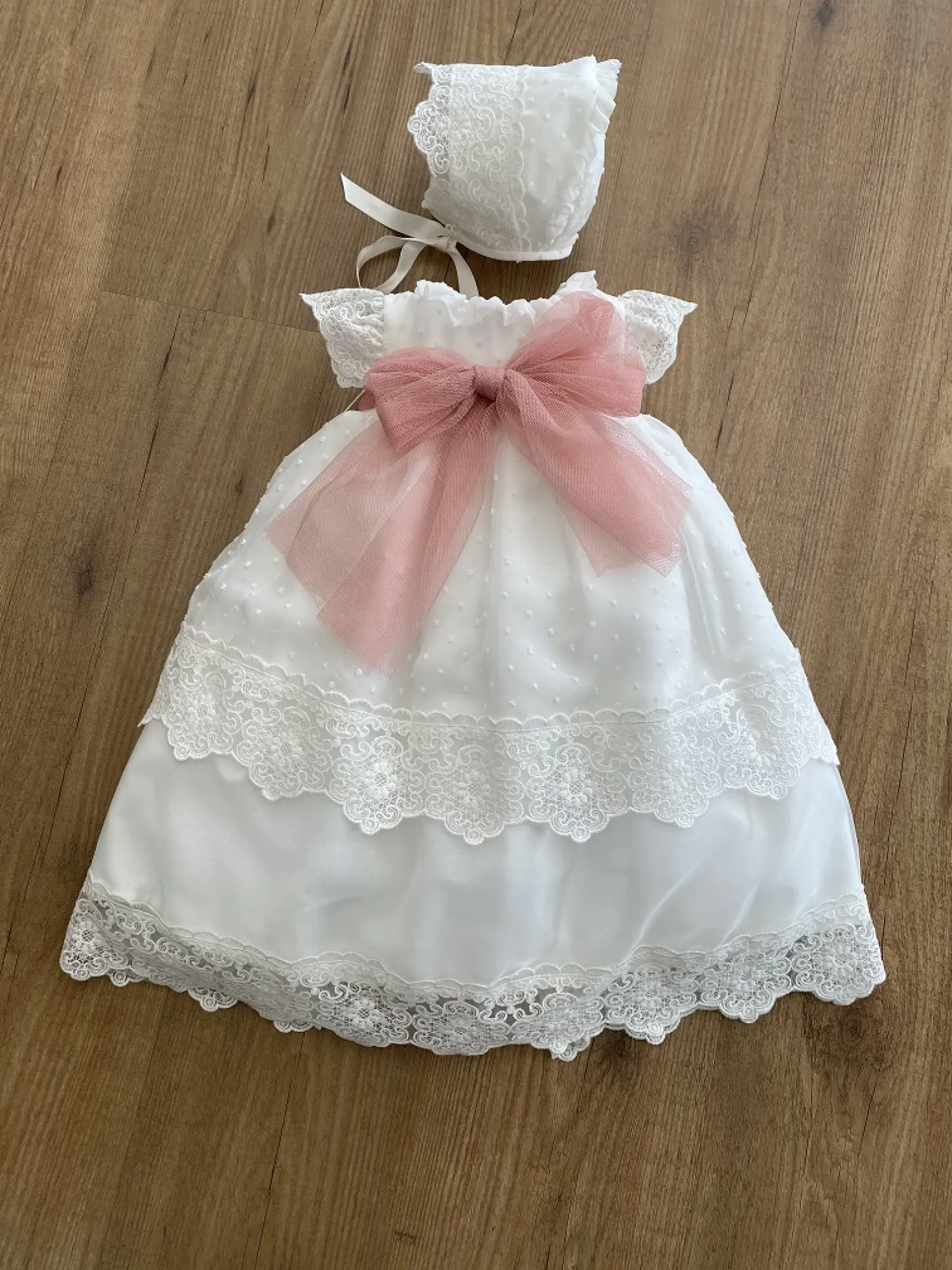 Conjunto unisex Faldón y capota color beige con rosa