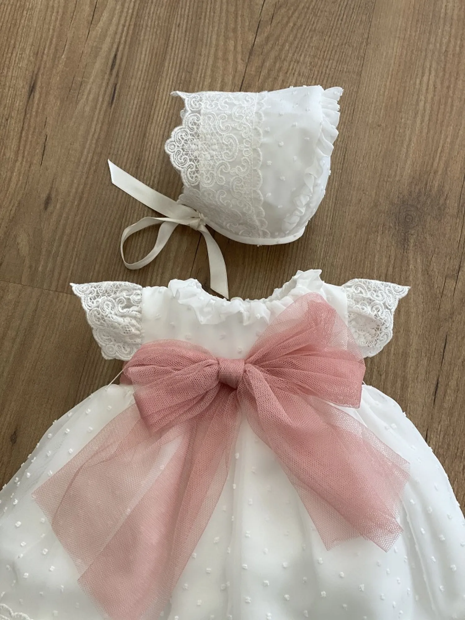 Conjunto unisex Faldón y capota color beige con rosa