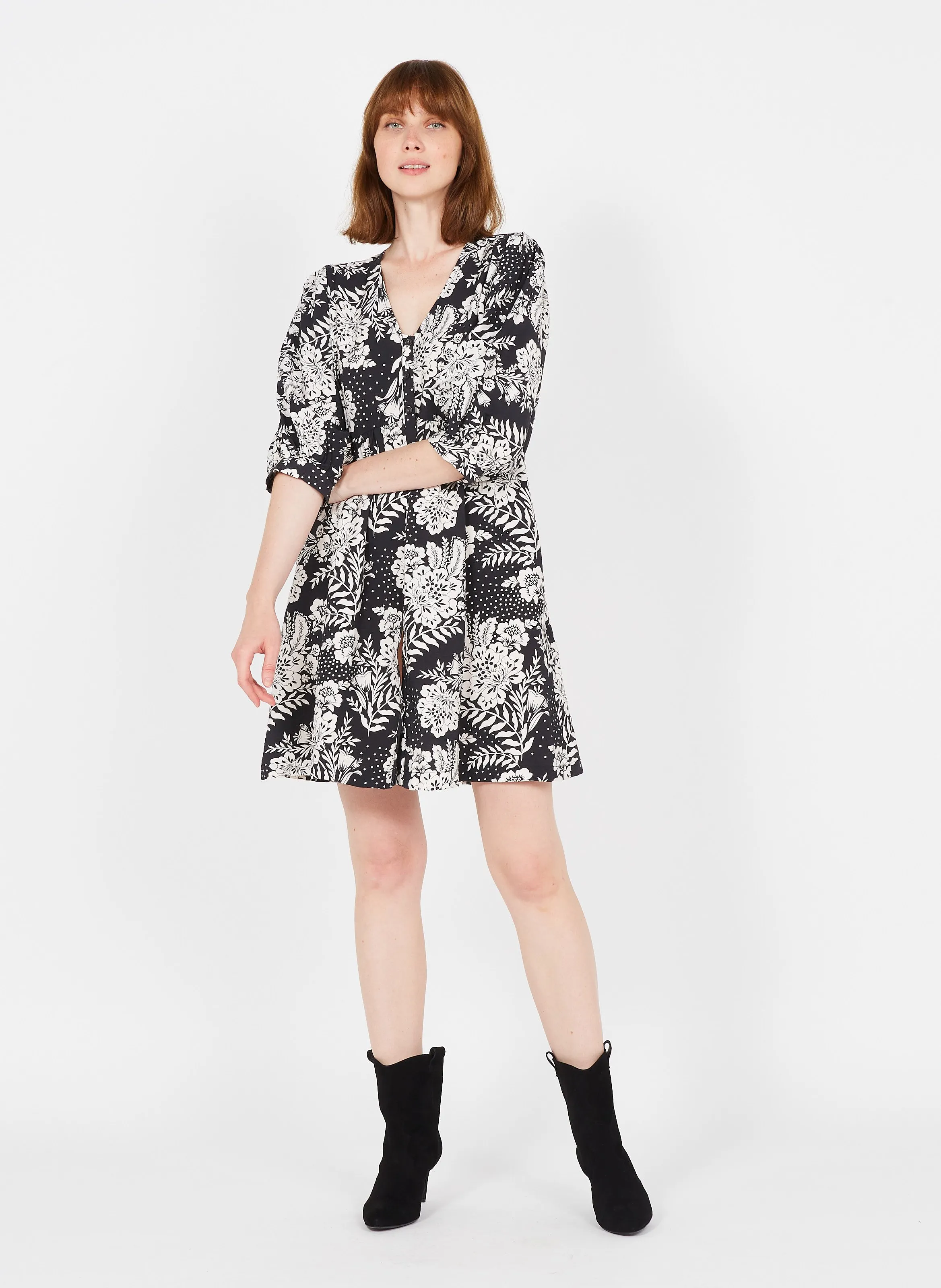 GWEN  VESTIDO CORTO ESTAMPADO CON CUELLO DE PICO EN NEGRO