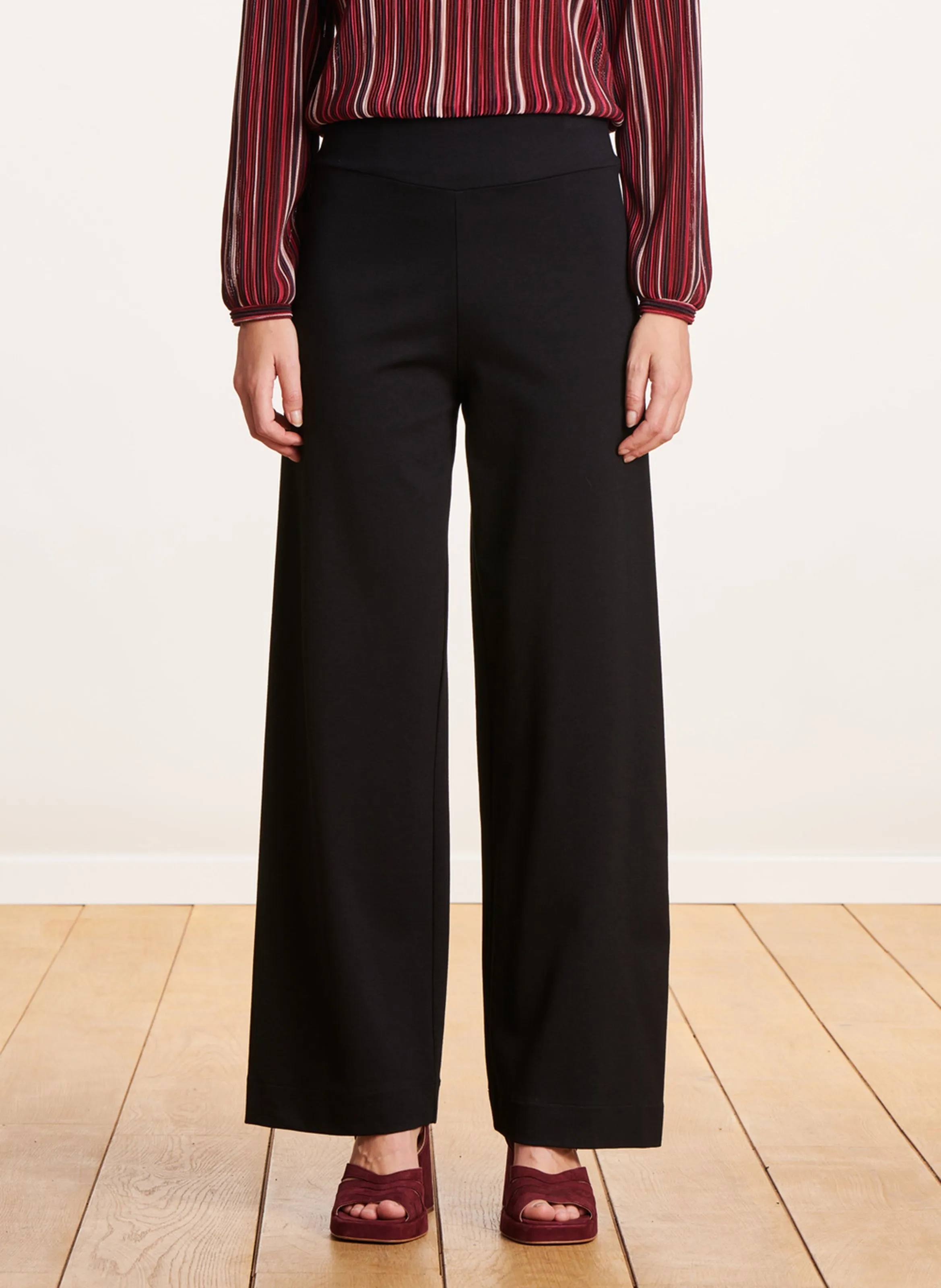 LA FEE MARABOUTEE Pantalón ancho tobillero en negro