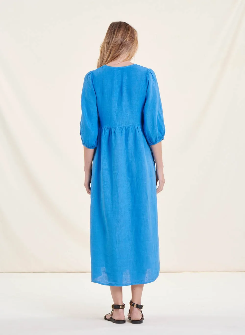 LA FEE MARABOUTEE Vestido largo y holgado de lino con cuello de pico en azul