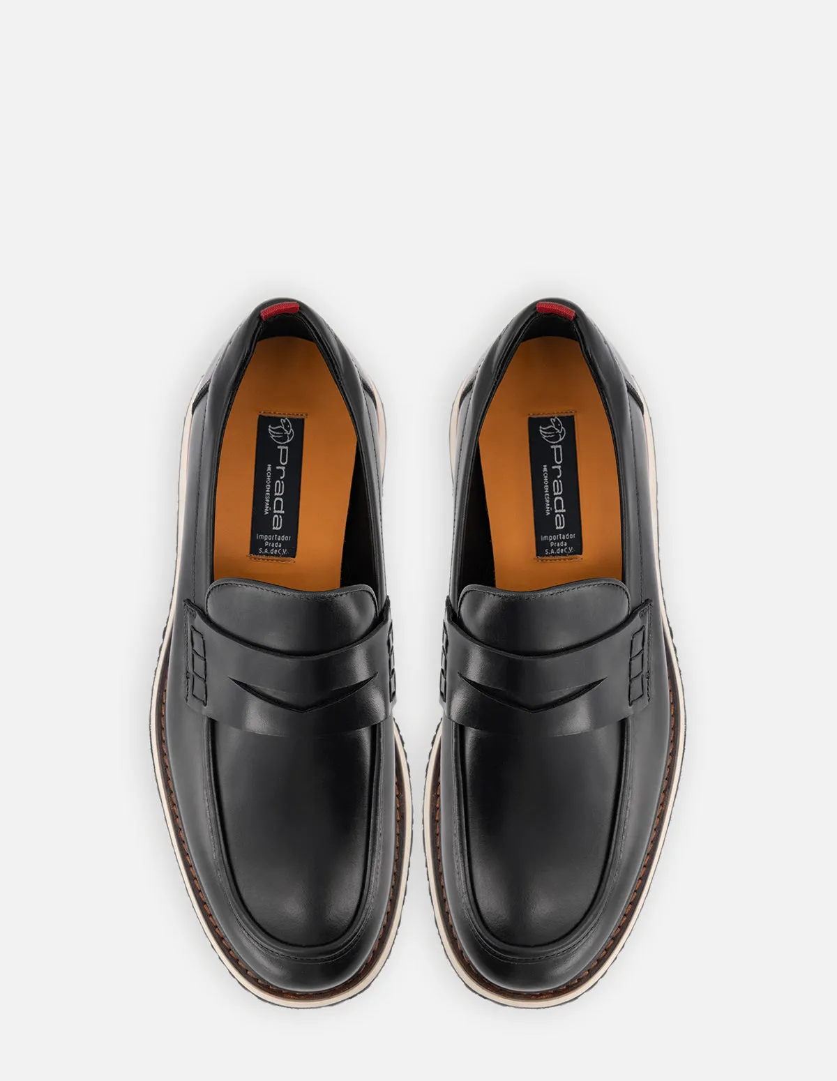 Mocasín en piel napa color negro con suela color arena para hombre