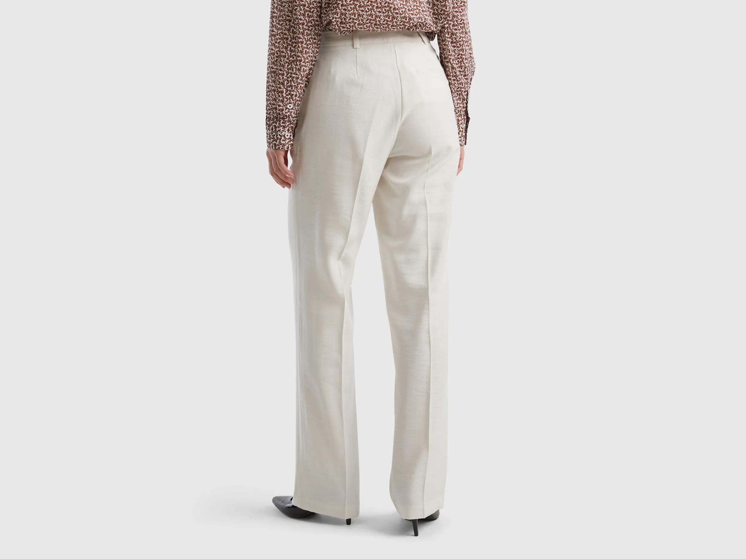 Pantalón de pernera recta con pliegue