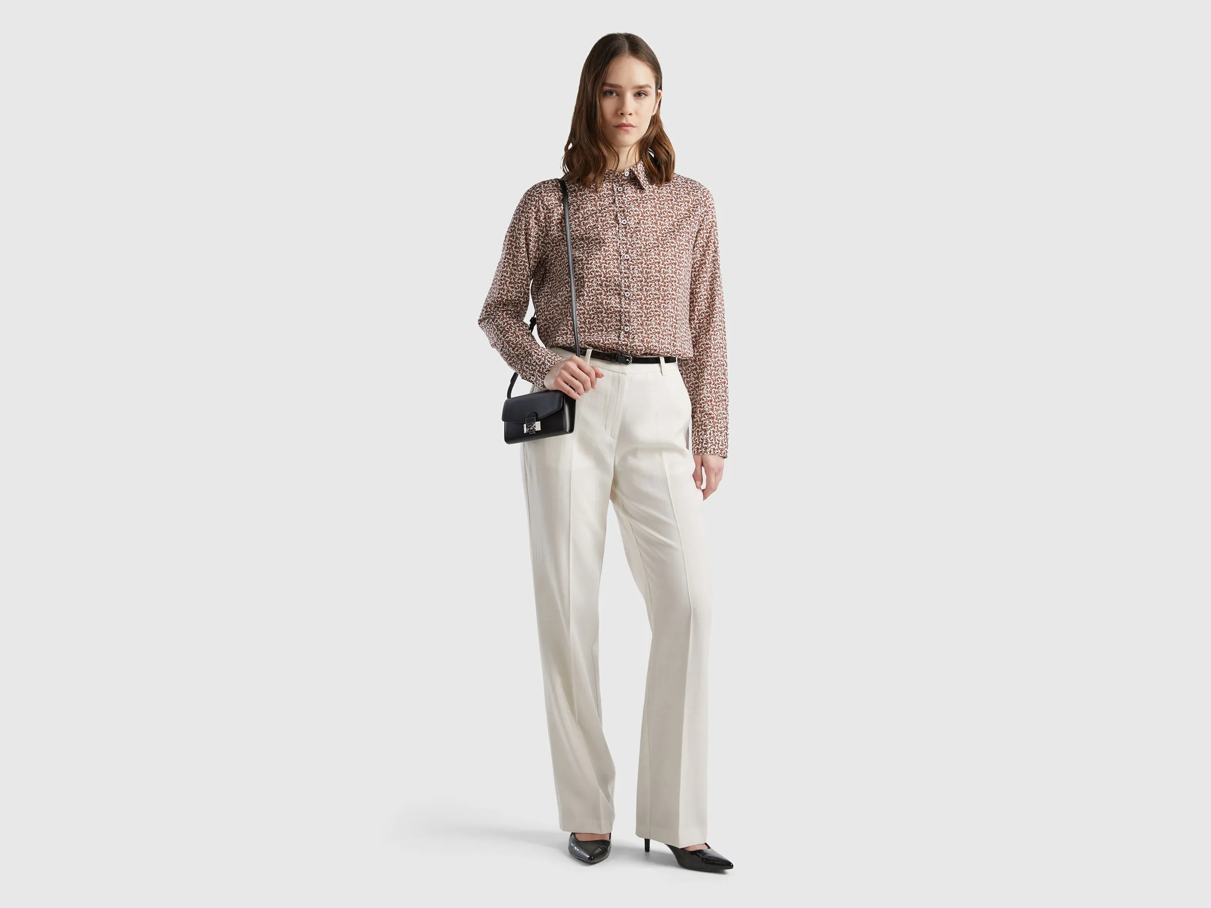 Pantalón de pernera recta con pliegue