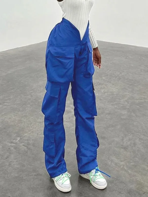 Pantalones de pierna recta con bolsillo con corte en V