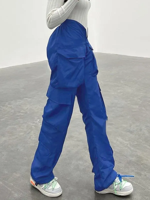 Pantalones de pierna recta con bolsillo con corte en V