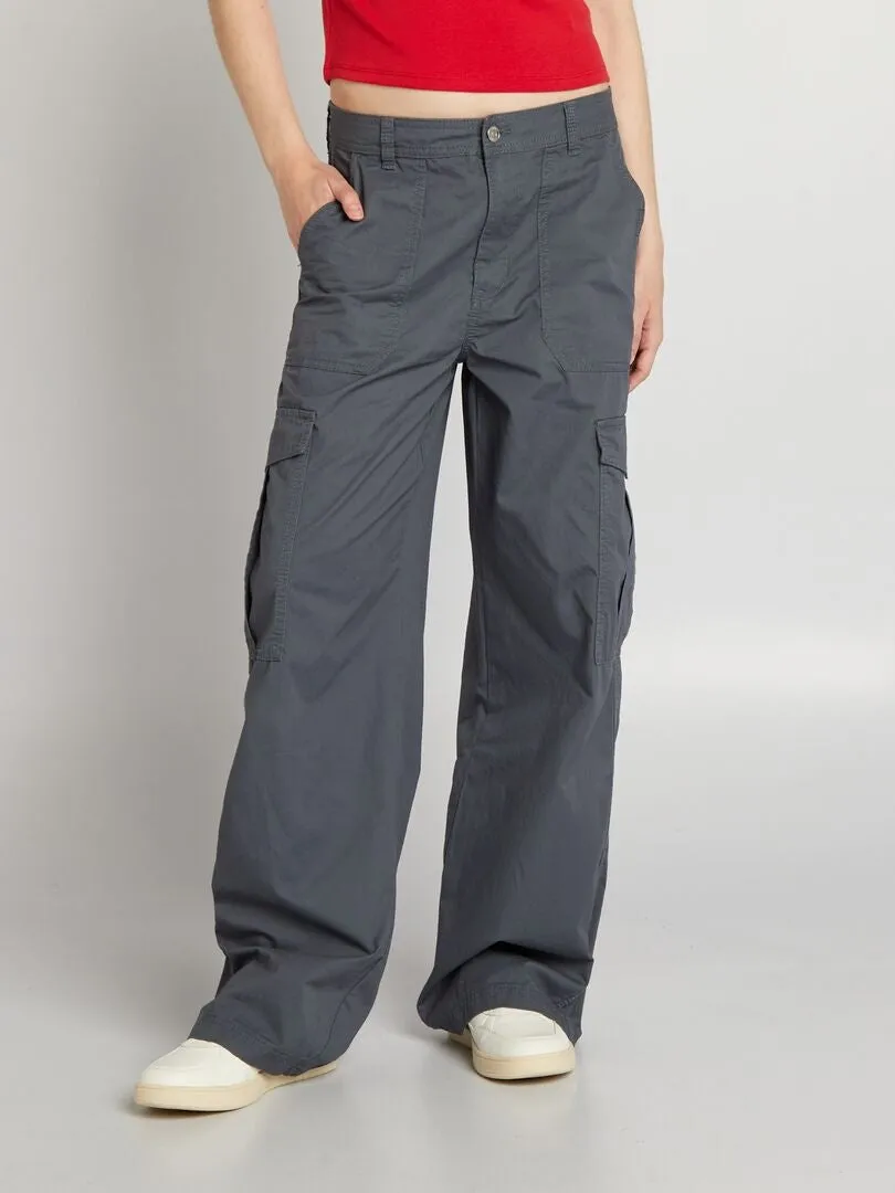 PANTALóN ANCHO CON BOLSILLOS CON SOLAPA  GRIS