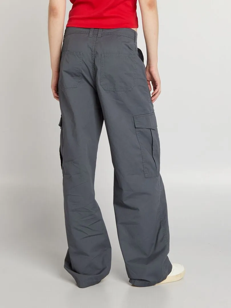 PANTALóN ANCHO CON BOLSILLOS CON SOLAPA  GRIS