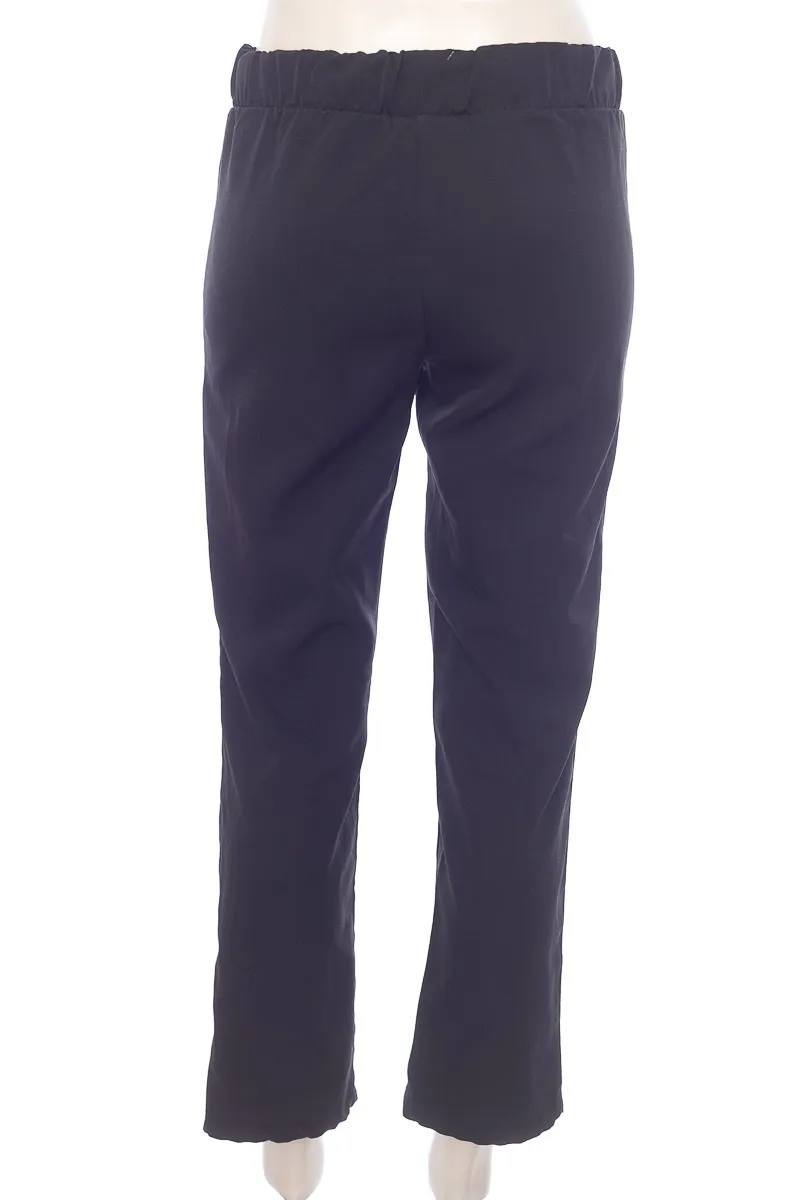 PANTALóN COLOR NEGRO  CLOSEANDO