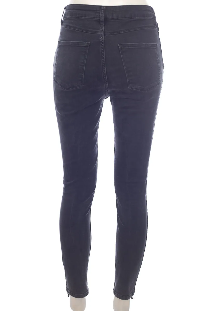 PANTALóN COLOR NEGRO  ZARA