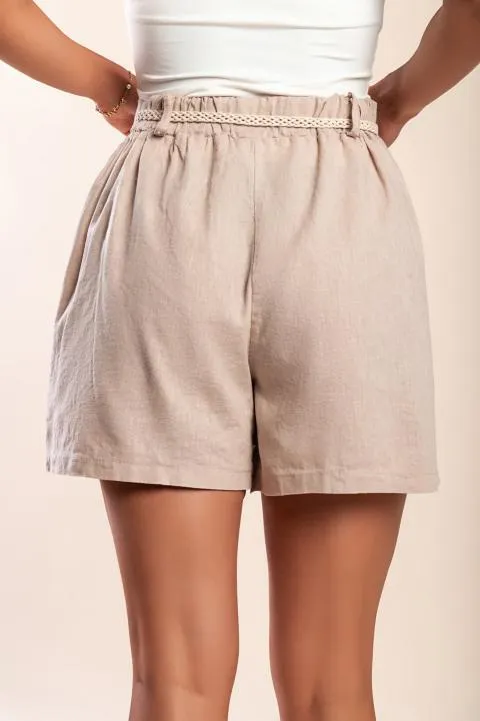 Pantalón corto de lino con cinturón, beige